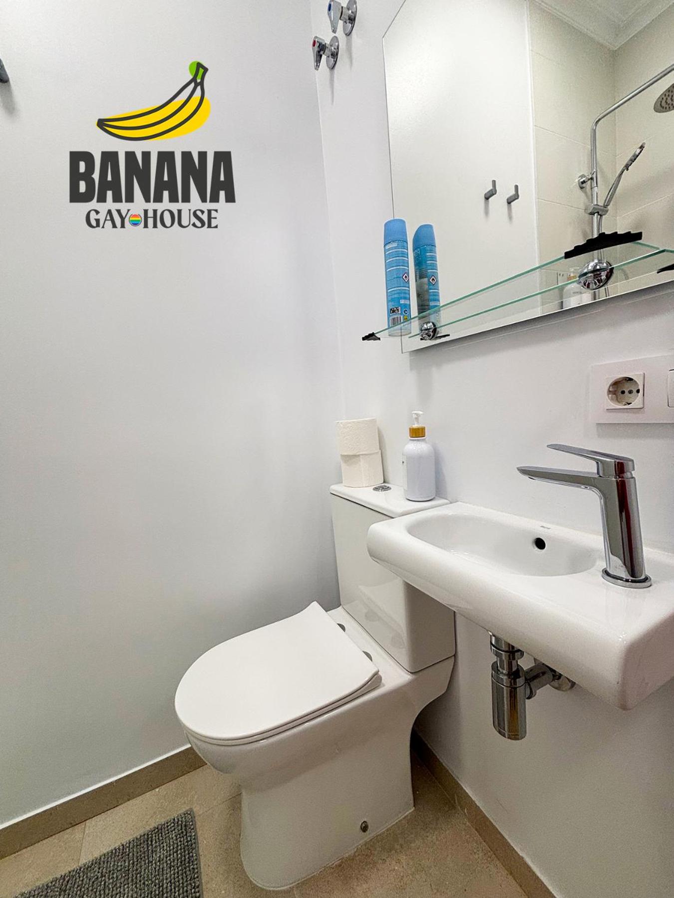 Banana Gay House 24/26