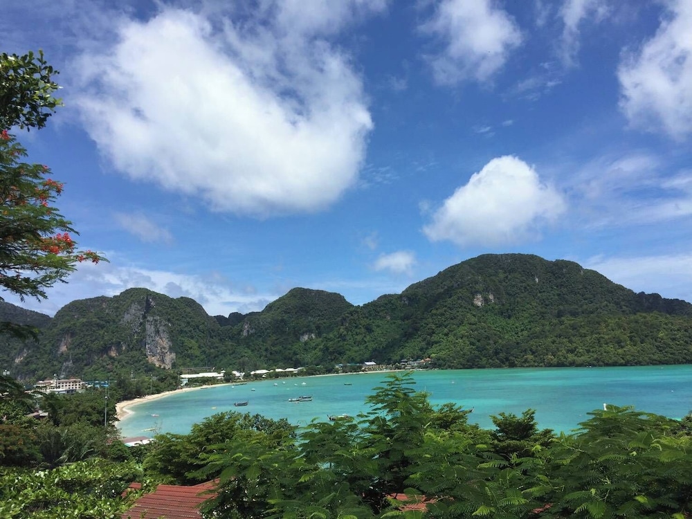 Phi Phi Viewpoint Resort 59/65