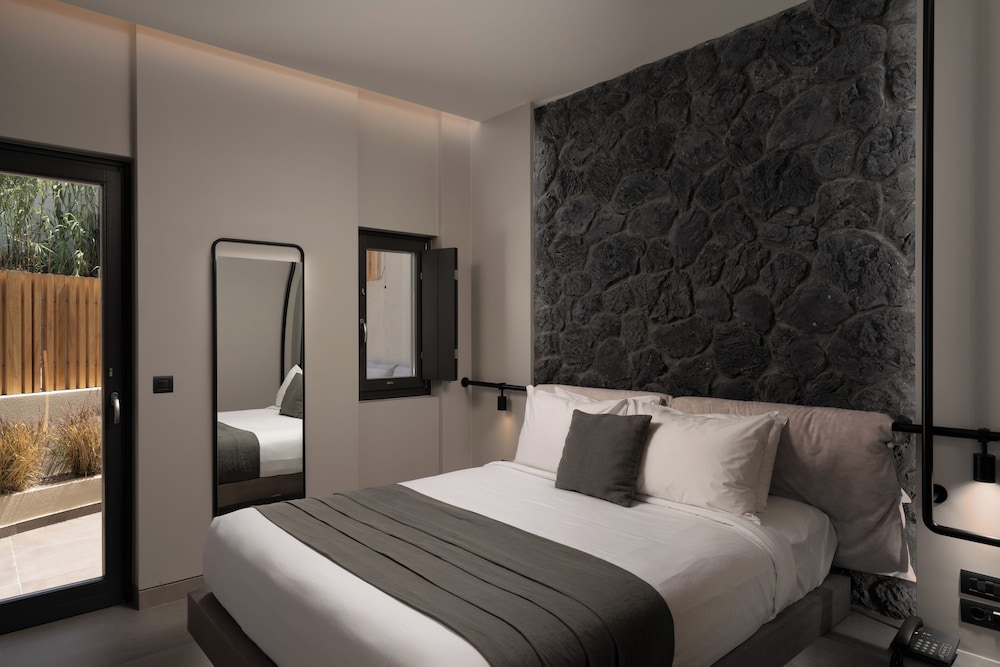 Apikia Santorini Suites - Adults Only 21/85