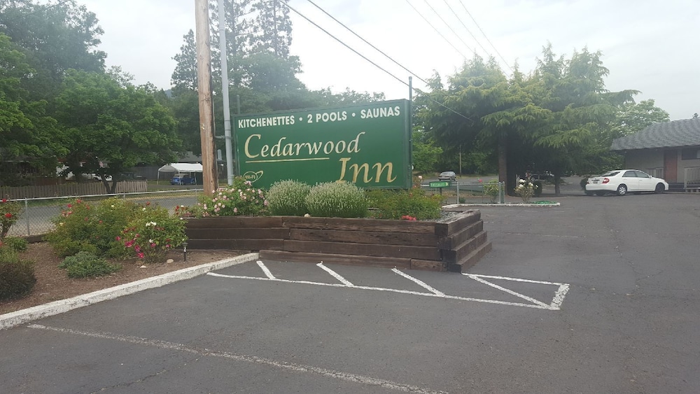 Cedarwood Inn of Ashland 56/66