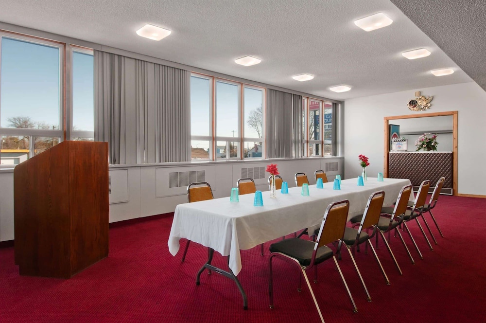 Travelodge by Wyndham Winnipeg Airport 28/37