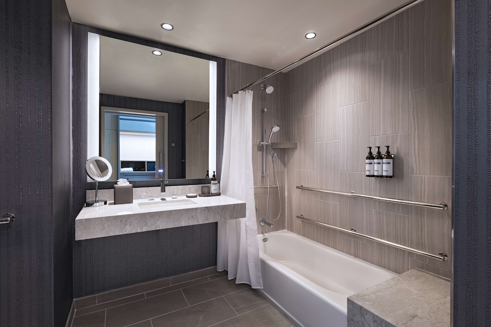 Hyatt Regency Conroe 42/45