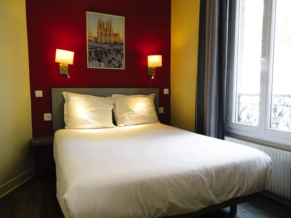 Hipotel Belgrand Edith Piaf 13/50