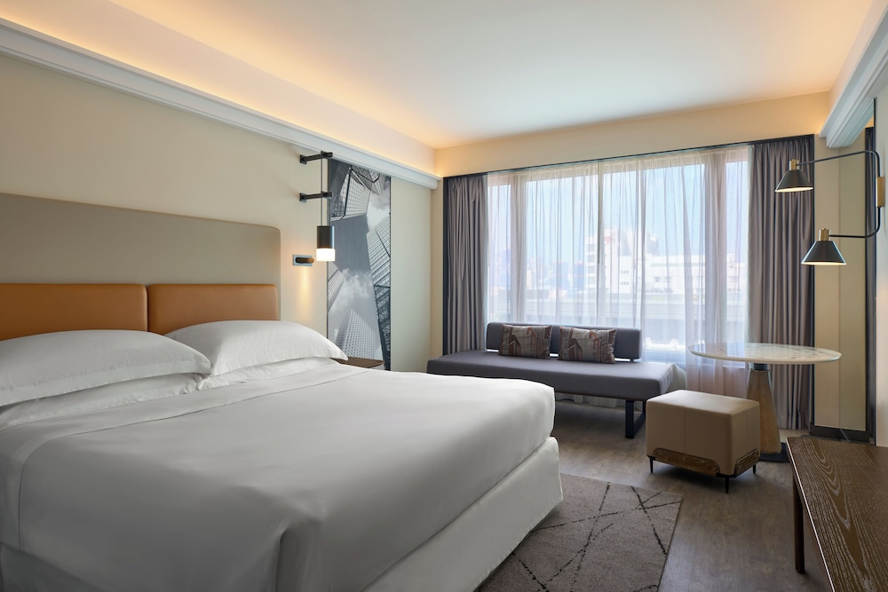 CLUB, KING BED