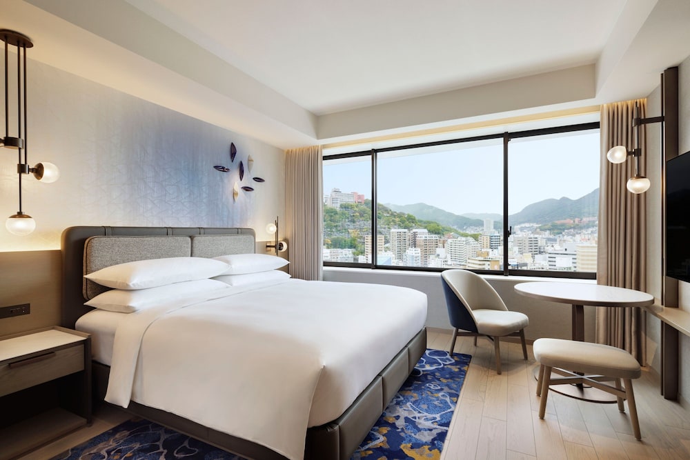 Deluxe, King Bed, City View
