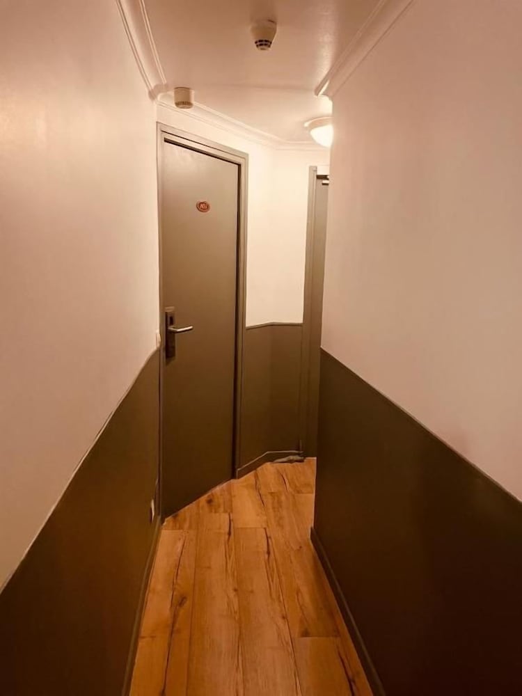 Jeff Hotel 45/60