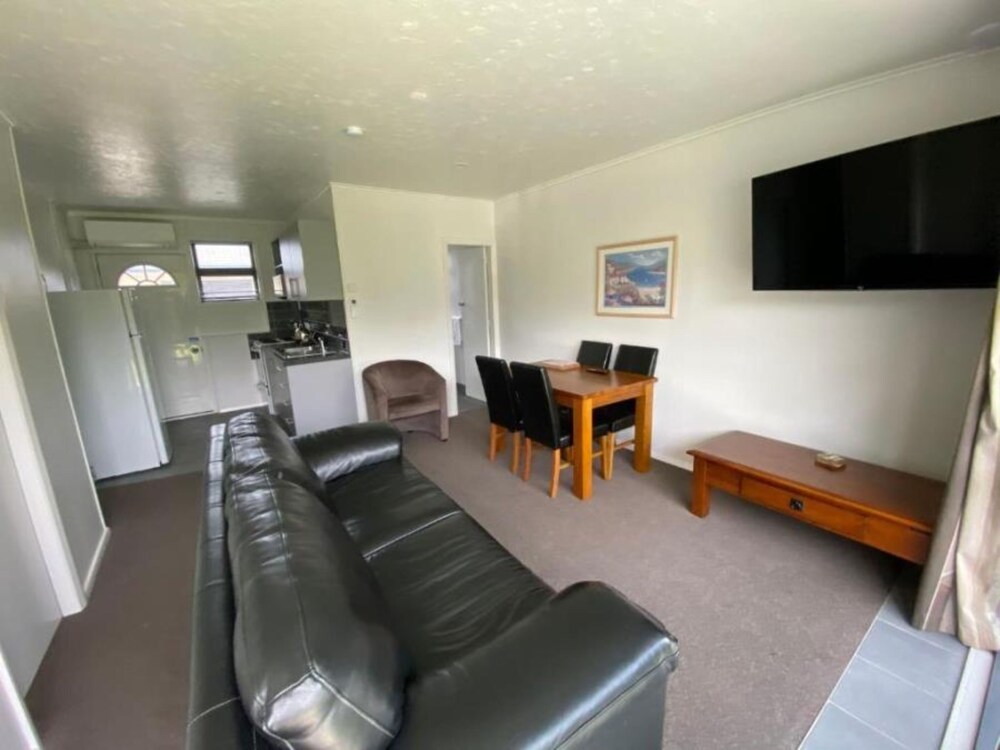 Grove Park Motor Lodge 50/74