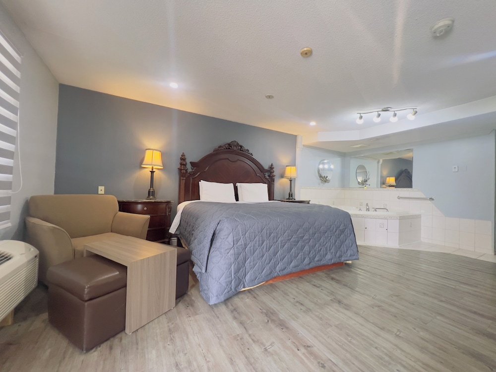 OYO First Canada Hotel Cornwall Hwy 401 ON 13/42
