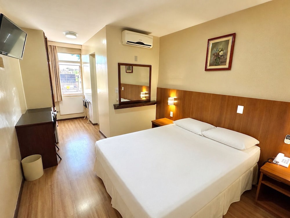 LIRA HOTEL 17/63