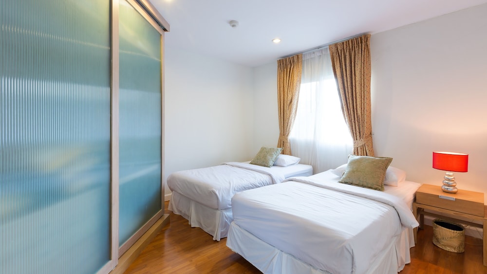 Baan Poolom Beachfront Condominium 17/50