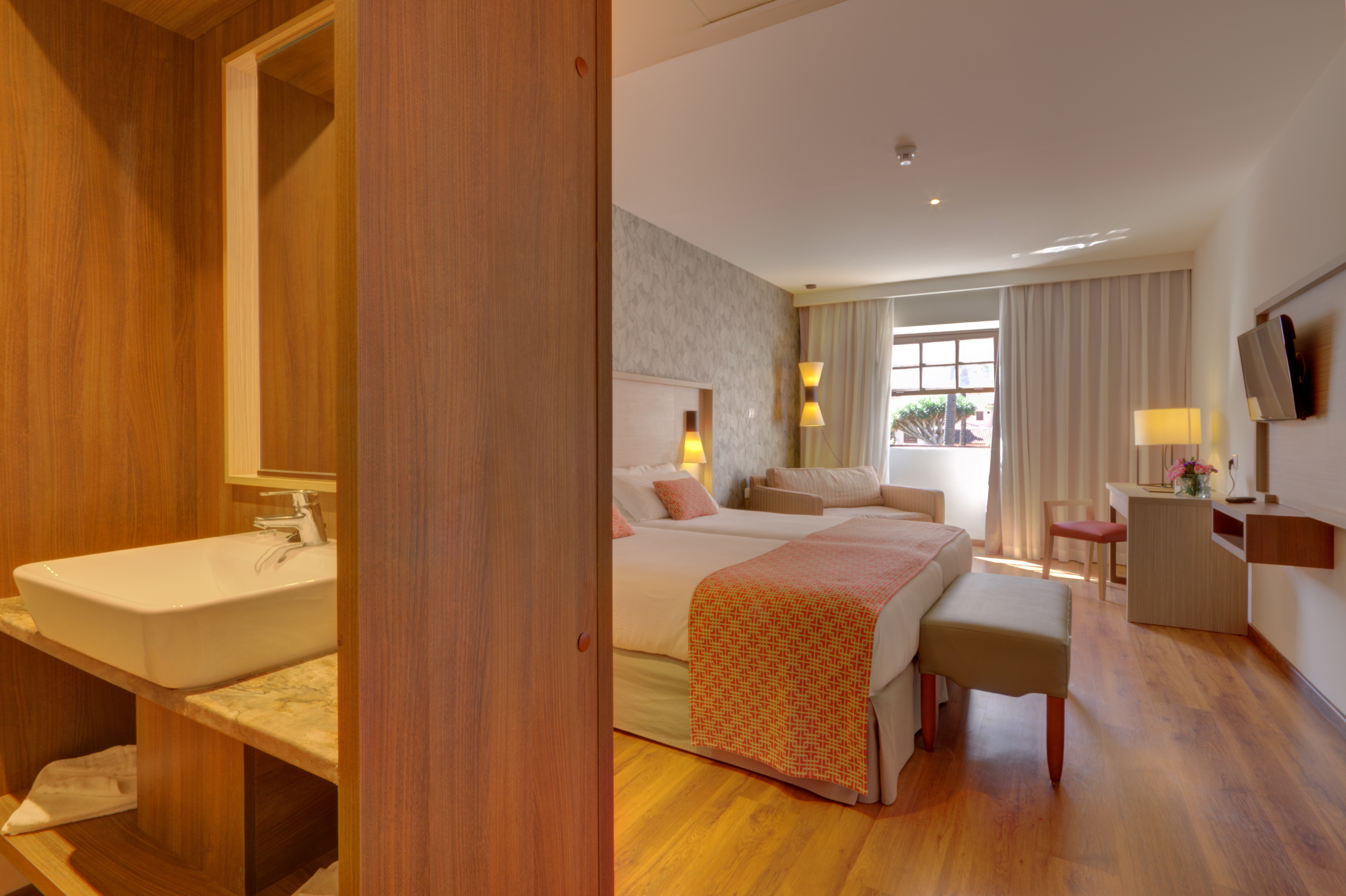 SUPERIOR, DOUBLE OR TWIN BED