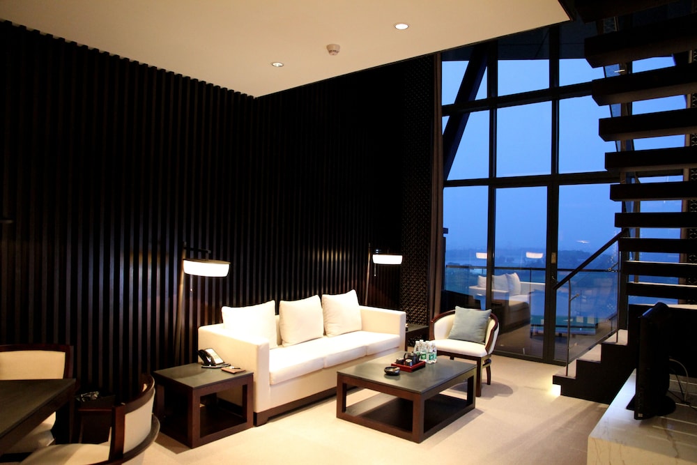 Shenzhen Castle Hotel 50/70