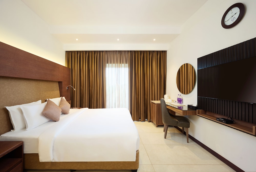 DELUXE, KING BED