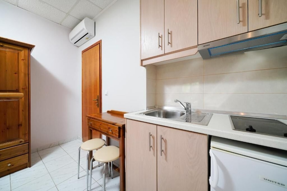 Kamelia Hotel 48/50