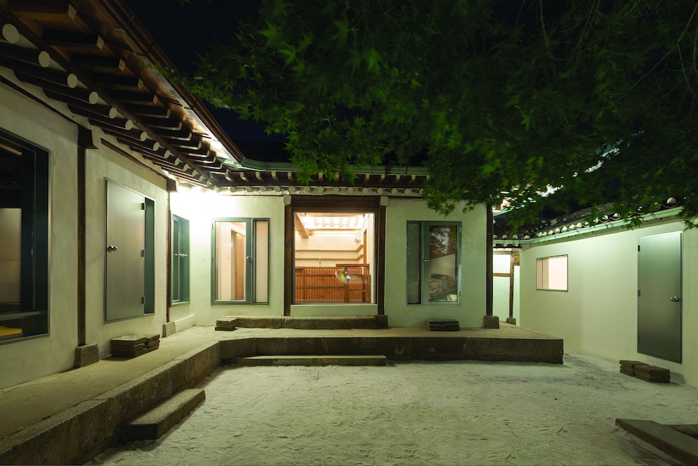 Hanok Residence Hotel Side 48/53