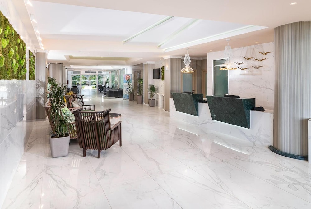 Portes Beach Hotel 36/64