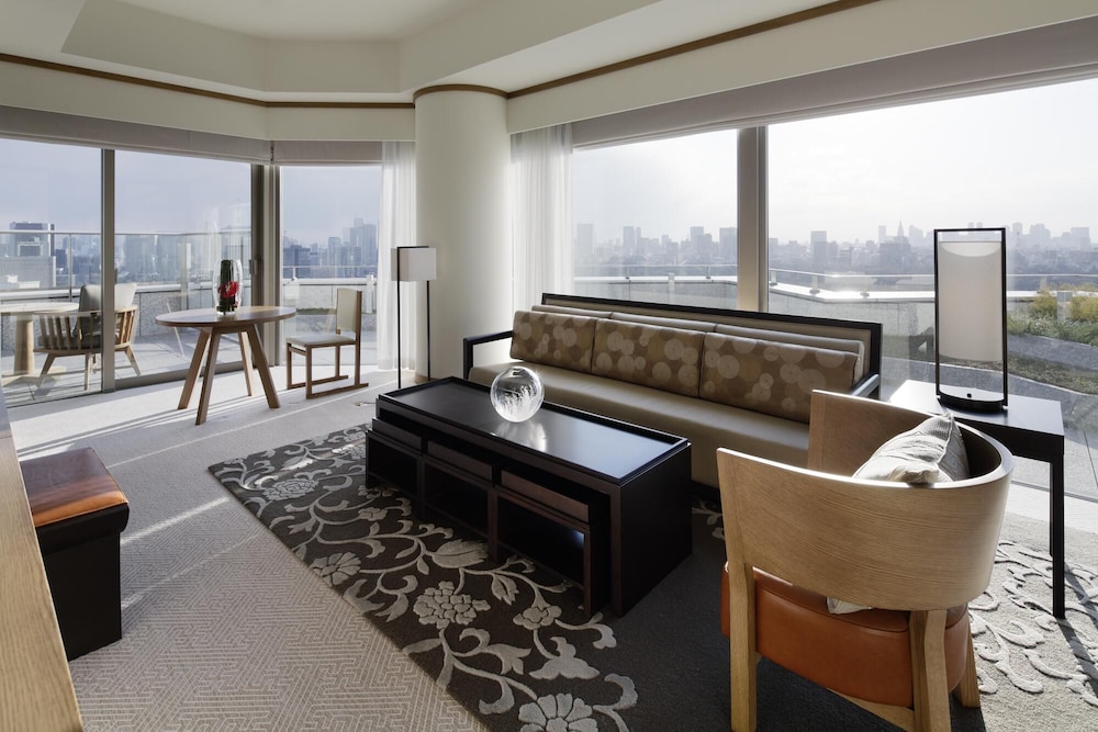 Palace Hotel Tokyo 61/87