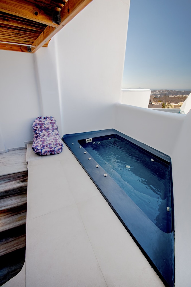 Aegean Blue Suites 76/99