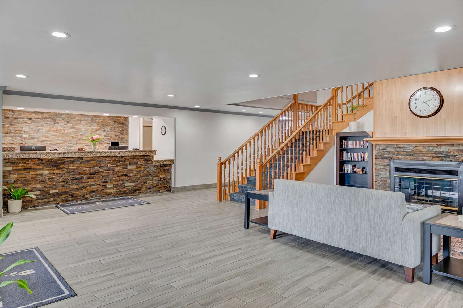Country Inn & Suites By Radisson Grand Rapids Airport Mi 10/40