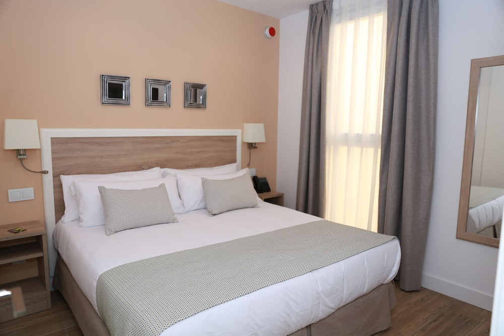 1 BEDROOM, APARTMENT