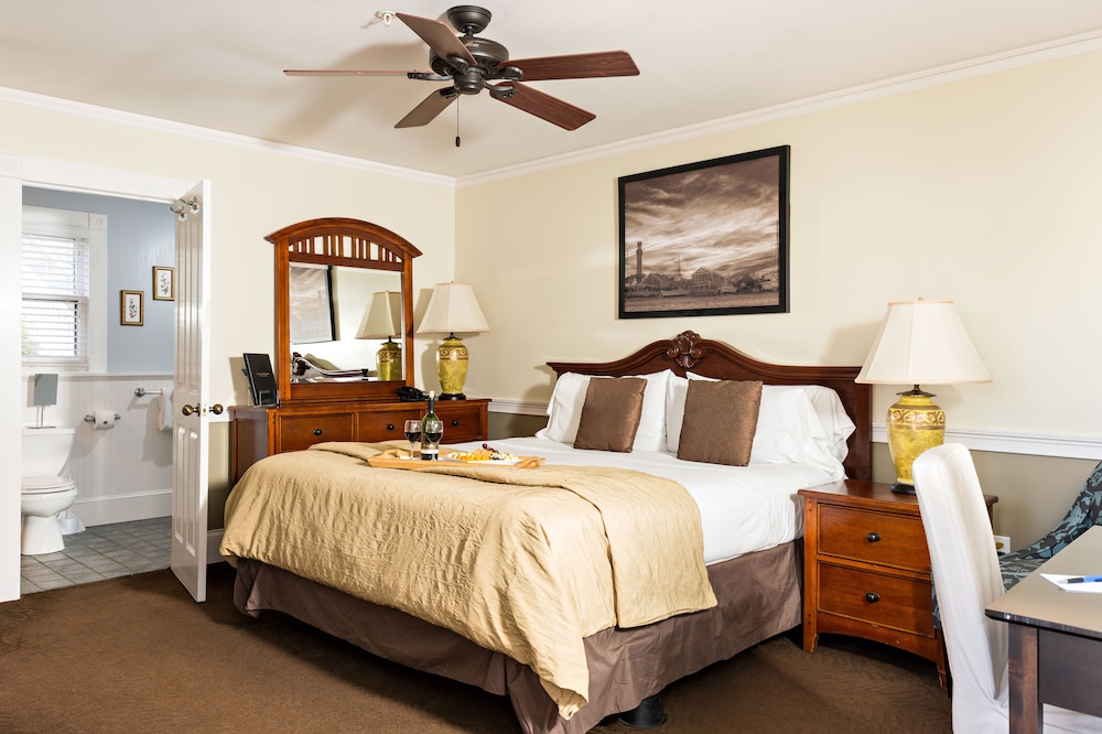 Crowne Pointe Historic Inn Spa 16/75