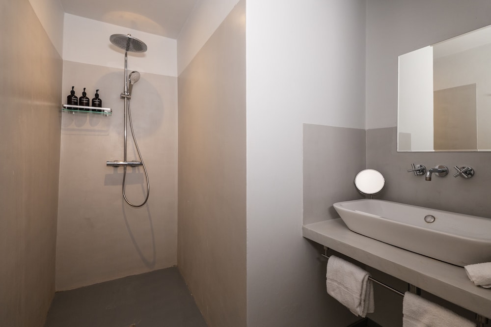 Le Galinier Lourmarin, a Beaumier Guesthouse 49/50