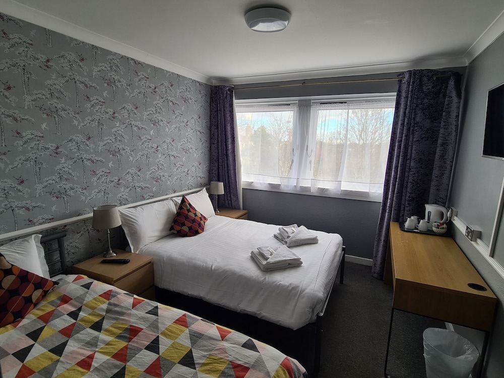 ROOM, DOUBLE BED