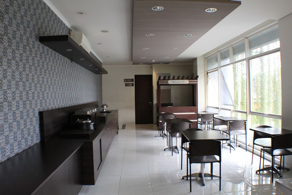 Hotel 88 Embong Kenongo 49/71