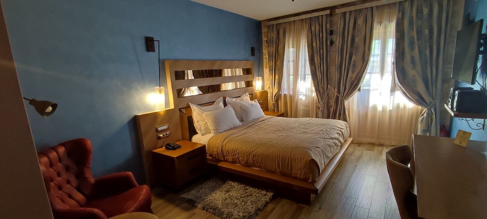 غرفة بريميوم بسرير مزدوج مع أريكة، MYSTRAS GRAND PALACE RESORT & SPA 5/10