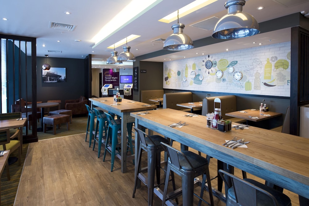 Premier Inn Manchester Salford Media City Hotel 26/44