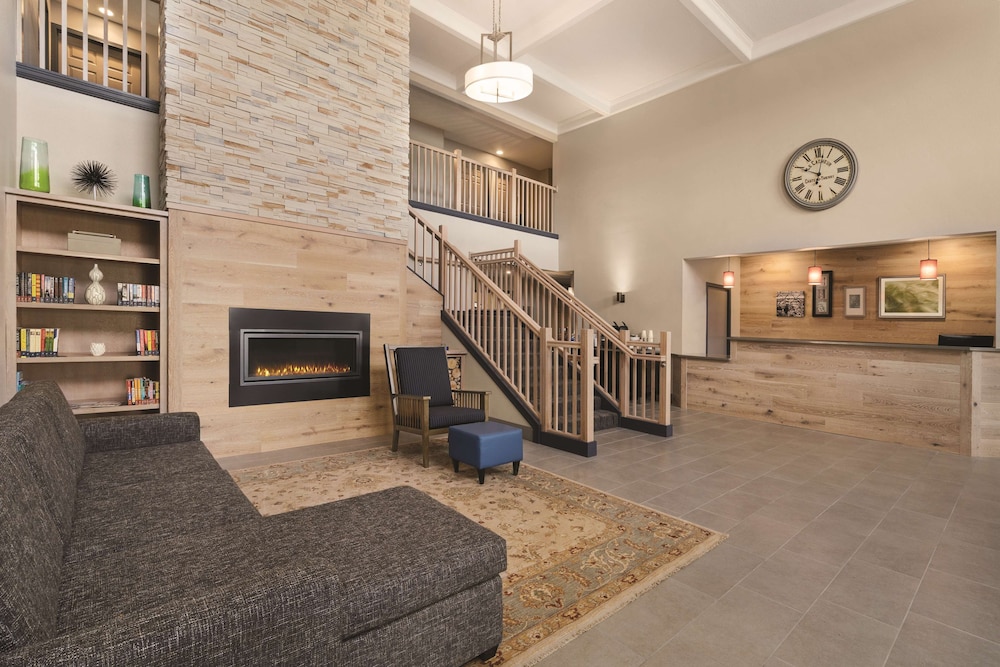 Country Inn & Suites by Radisson, Detroit Lakes 2/21