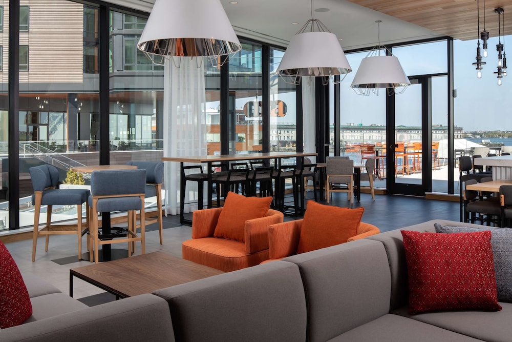 Hyatt Place Boston Seaport District 33/47