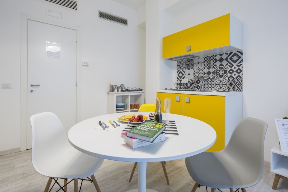 Flower Suites Sorrento 28/39