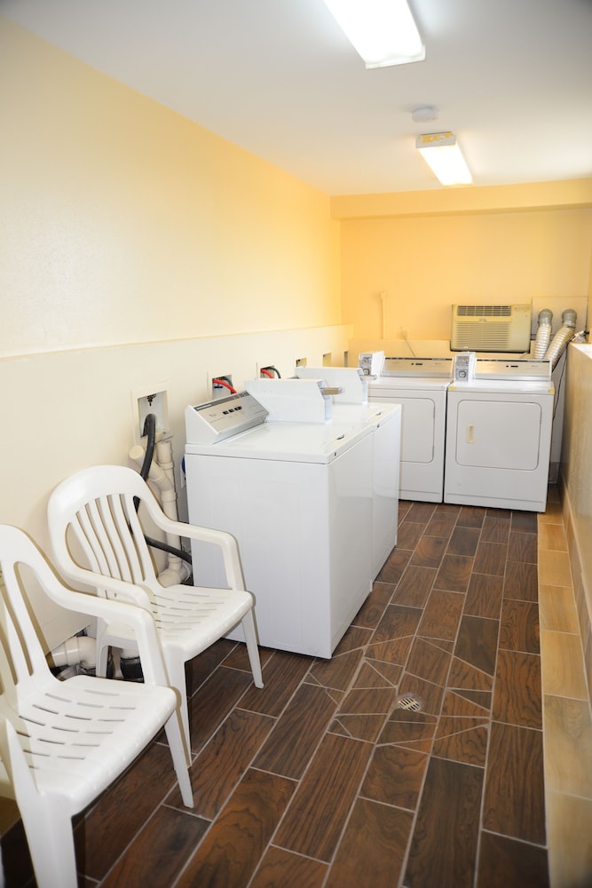 Budget Inn Express 30/46