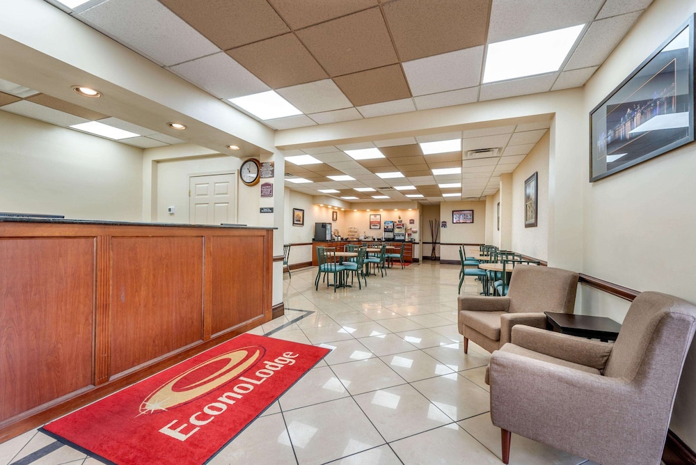 Econo Lodge Louisville Downtown 9/44