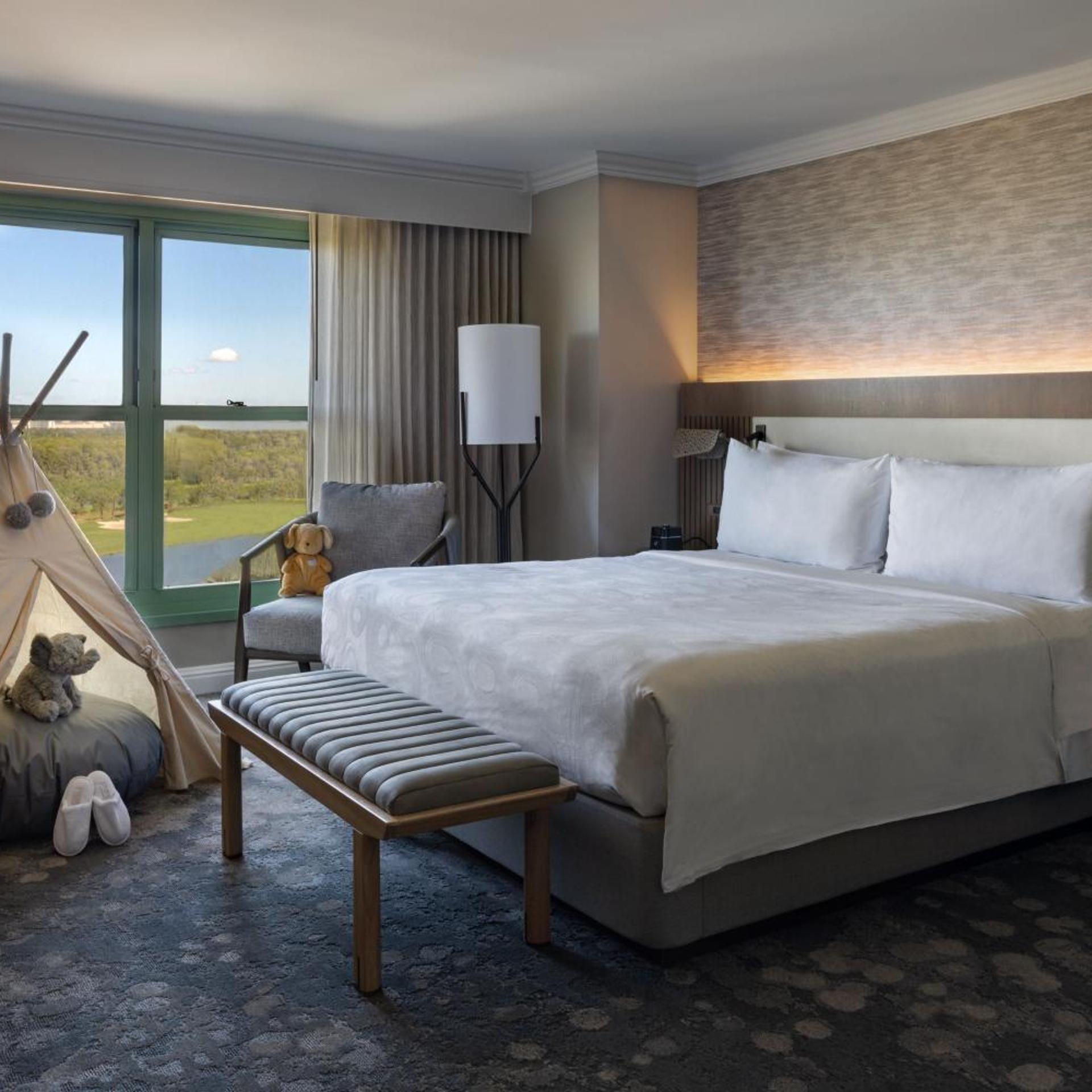 2 Bedrooms, Family Suite, King Bed, 2 Bunk Beds, Lake Front, Pool View