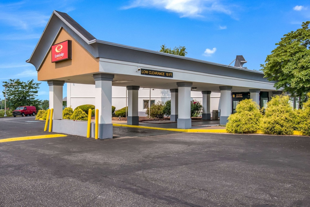 Econo Lodge Inn & Suites Chambersburg Central 3/27