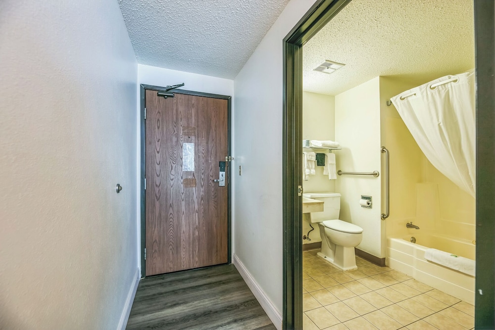 Hotel 8 Fergus Falls 49/49