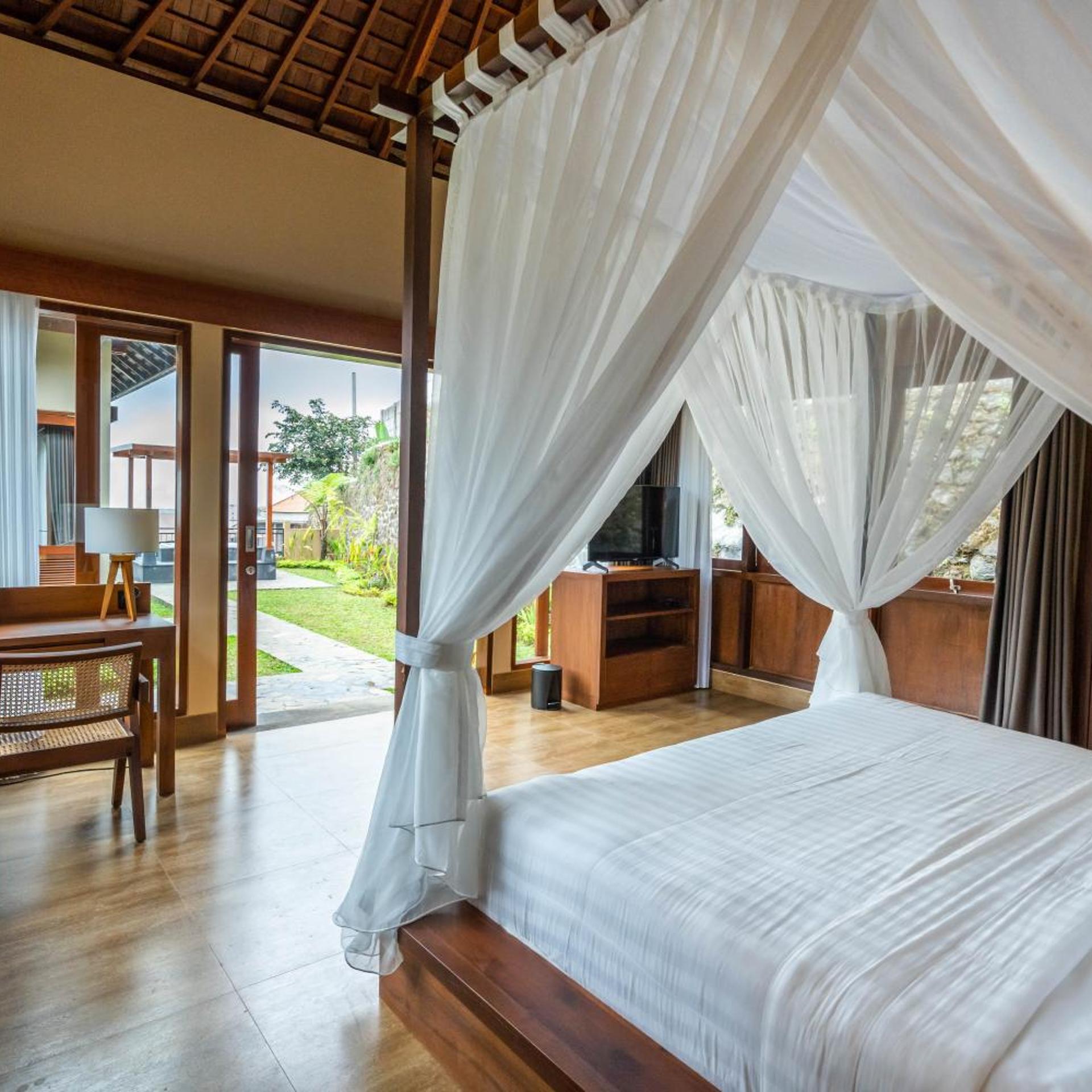 Suite, Hills View