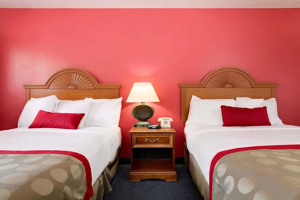 Ramada by Wyndham Cleveland Airport West 22/35