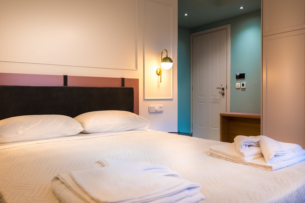 DELUXE, DOUBLE BED