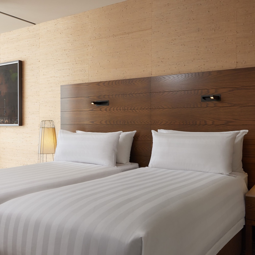PAN PACIFIC MELBOURNE 15/73