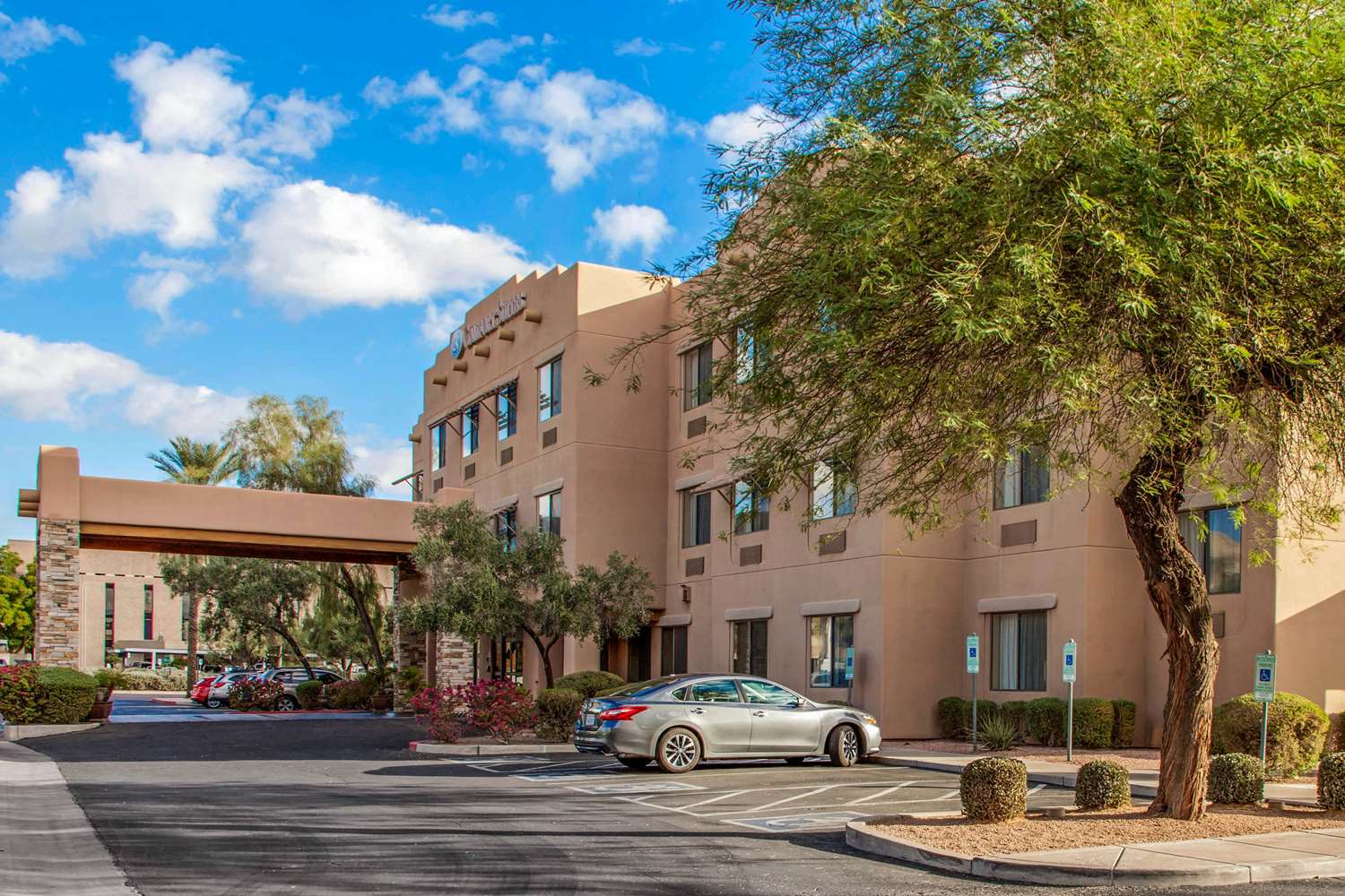 Fairfield Inn & Suites by Marriott Scottsdale Old Town 13/14