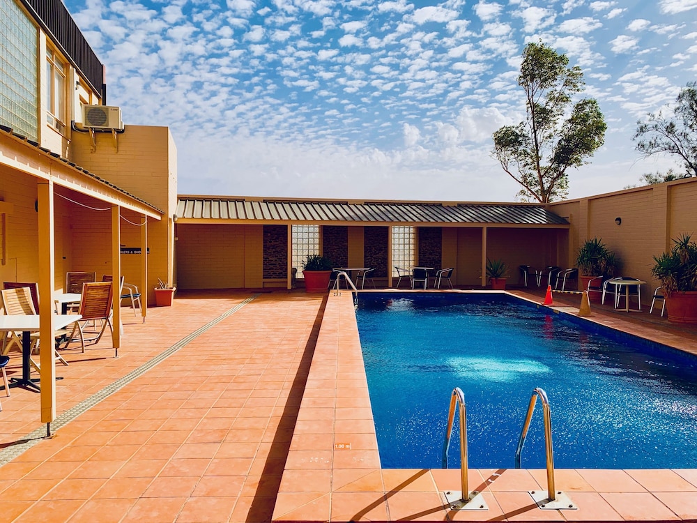 Desert Cave Hotel 47/50