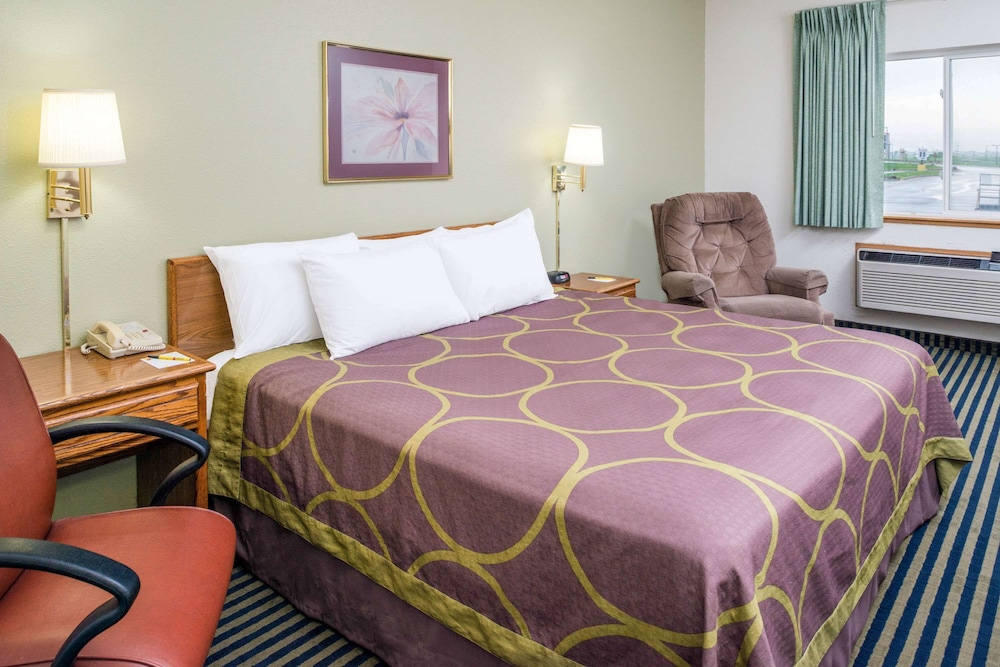 Red Lion Inn & Suites Gretna 7/30