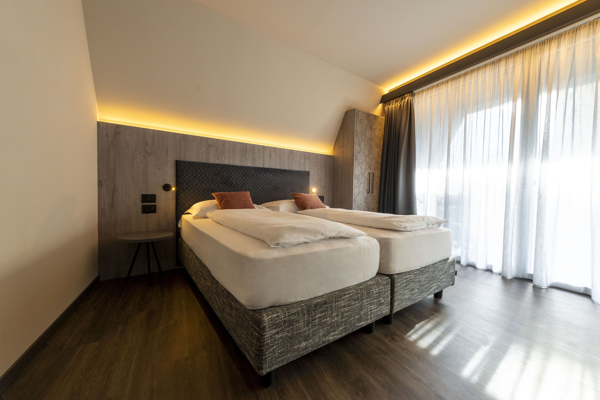 1 BEDROOM, TOWER, DELUXE, SUITE, BALCONY