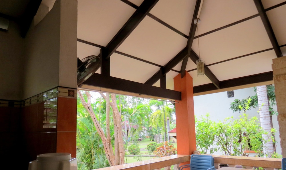 Alonaland Resort Apartelle 6/50