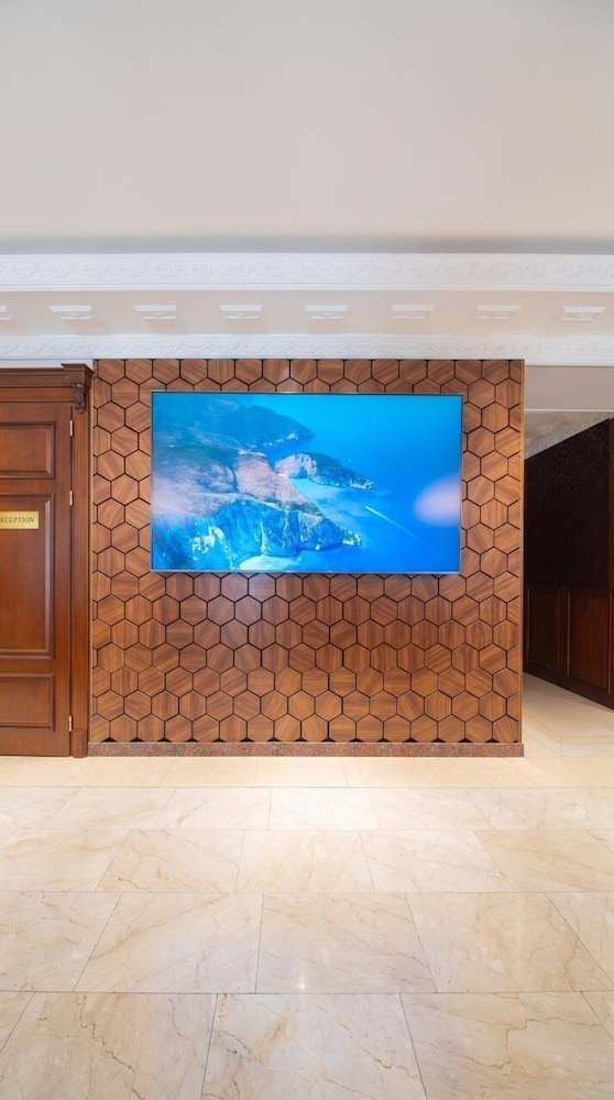 Grand Capital Hotel 8/50