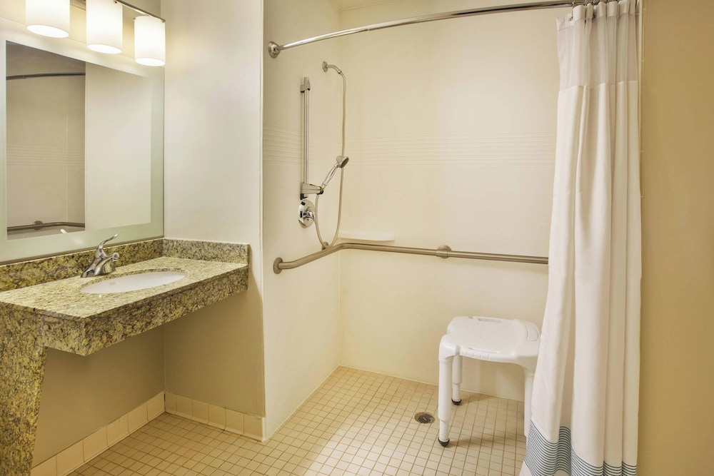 Towneplace Suites By Marriott Detroit Dearborn 31/33