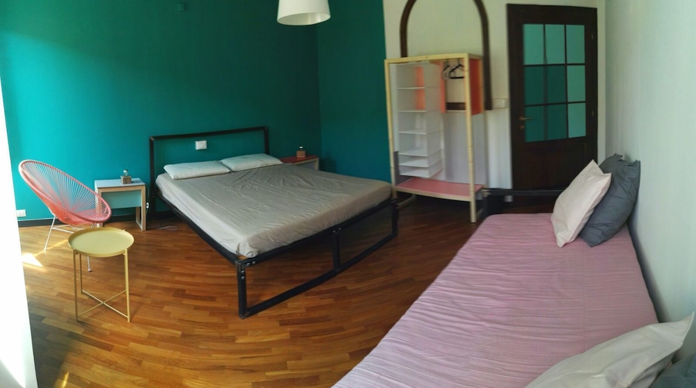 ROOM, QUADRUPLE, SHARED BATHROOM